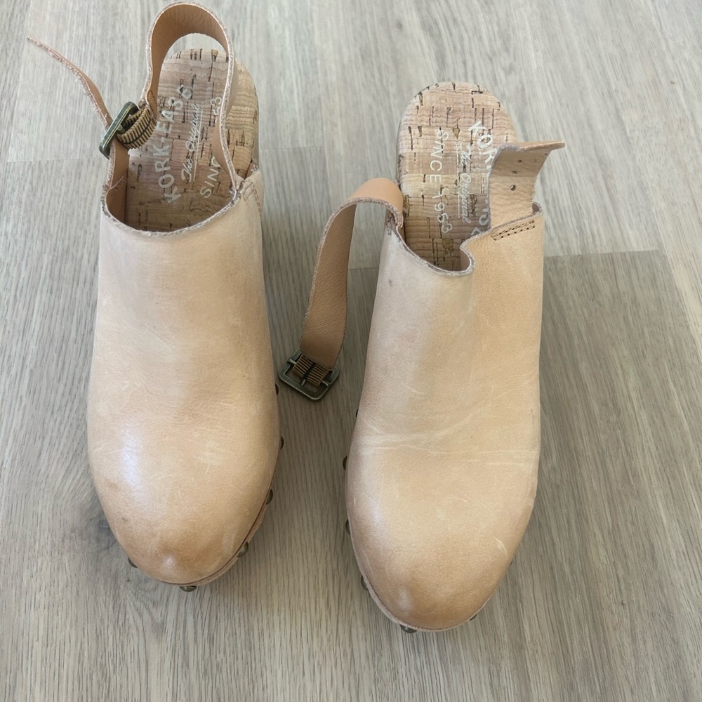 Leather Slingback Clogs in Nude - Unbranded